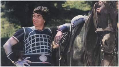 Dharmendra death know about his iconic roles in movies including sholay satyakam phool aur pathhar