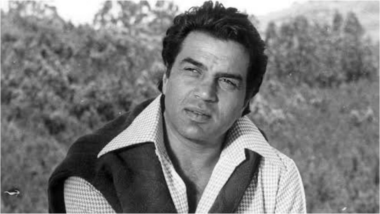 Fans eyes moistened upon Dharmendra death women were seen yearning for his last glimpse video went viral
