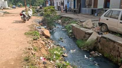 Lalitpur: Municipality Ward 11...People of Civil Line III are facing problems of road and electricity.
