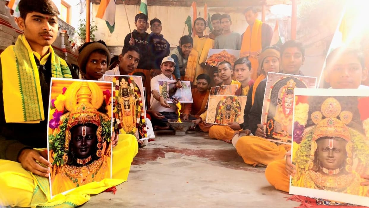 Flag hoisting in Ayodhya Havan and worship in Kashi students remember Lord Ram after worshipping Shiva