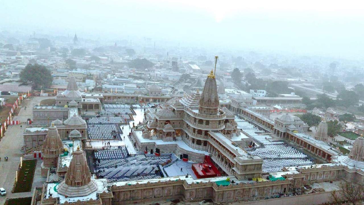 Ram Nagari hoisting ceremony grandeur of Ayodhya is reminiscent of the Treta Yuga