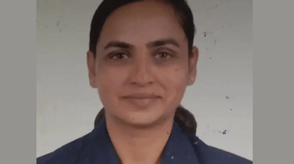 indore news blo Neelu Gaur continues duty even after mother’s death, praised by Collector Shivam Verma