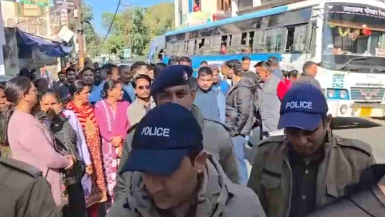 BJP leader absconding in meat case surrenders on scooter Ramnagar Uttarakhand news in hindi