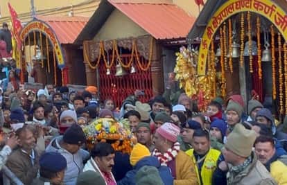 Badrinath Dham Rawal disguises himself as a female friend and keeps Goddess Lakshmi in company of Badri Vishal
