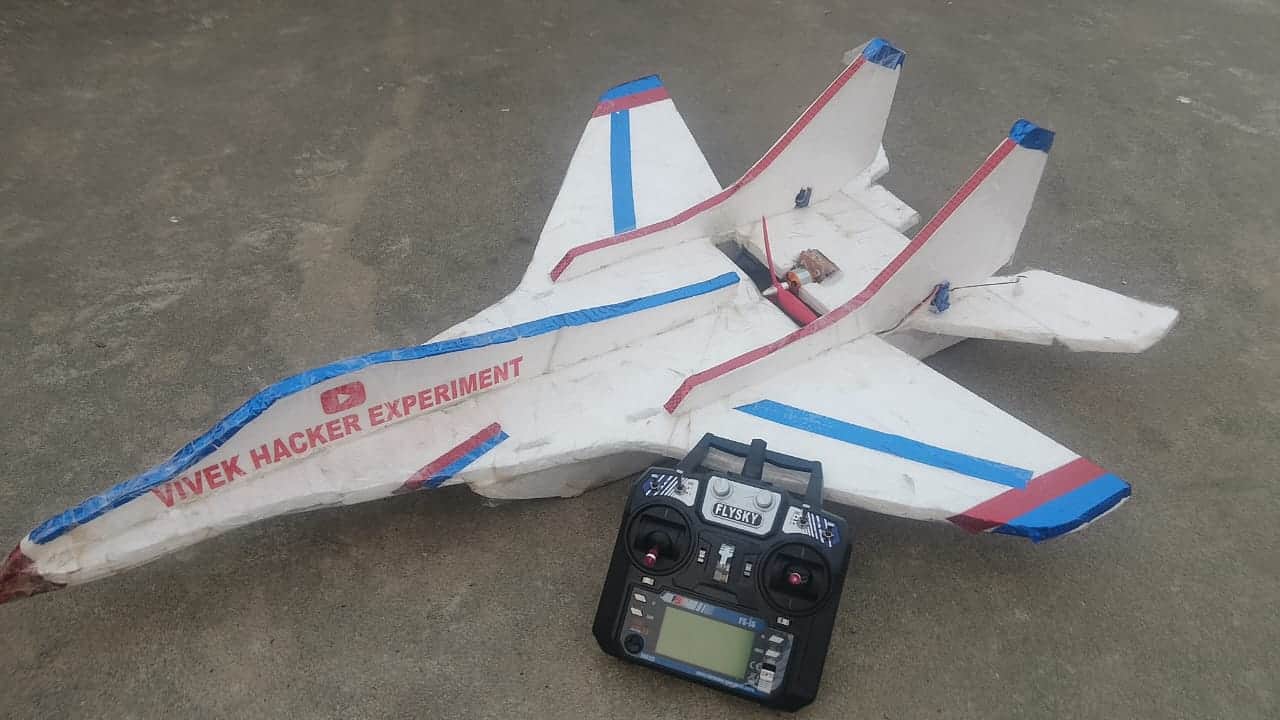 Vivek Dubey 12th-grade student made model of flying jet from Varanasi