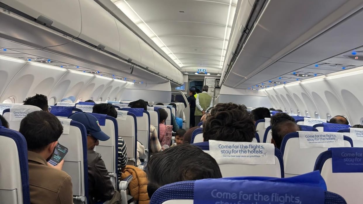 Aviation Delhi-Hyderabad flight surprise security check passenger deboarded flight delayed Hindi news update
