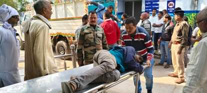 Auto collided with tree on Bhabua Mohania road, seven people injured