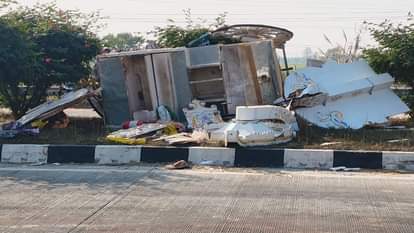 Bijnor: A teenager riding a buggy and a horse died after being hit by a truck on the highway