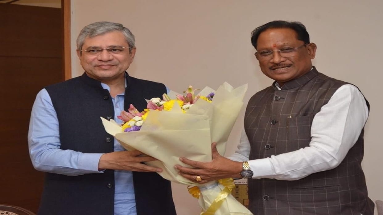 CM Sai met Union Railway Minister, discussed expansion of railway facilities and new projects in Chhattisgarh