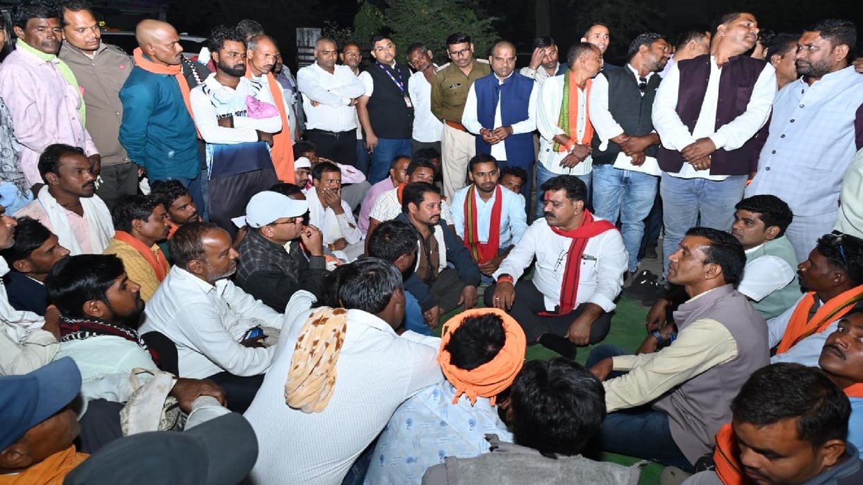 Patwari suspended on farmers' complaint, Deputy CM Vijay Sharma ordered on-the-spot action in Chhattisgarh