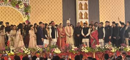 Etawah Akhilesh yadav arrives with brothers wedding procession pandal echoes with applause Jaimala is placed