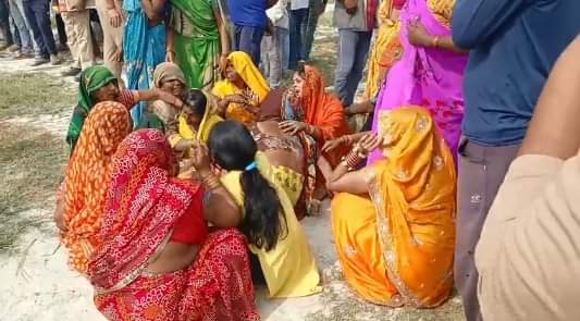 रोते बिलखते परिजन