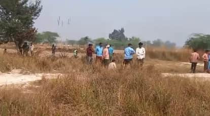 Kanpur Dehat Grain merchant found murdered with suspected murder blood stained letter found stuck on chest