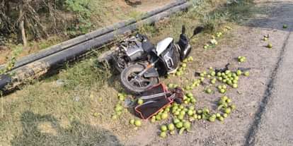 Hamirpur Accident Bike rider hit by car woman dies and husbands condition critical