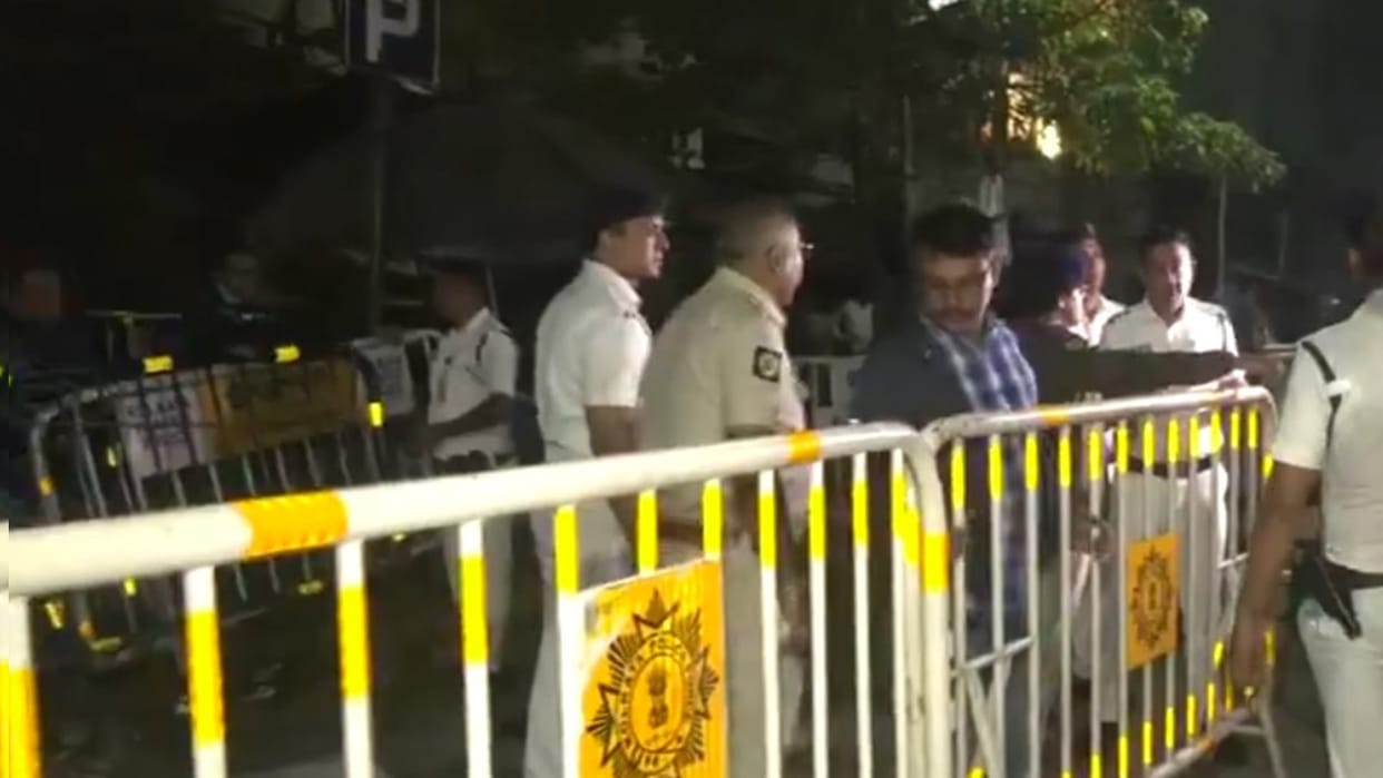 West Bengal Kolkata Protest Against SIR, Election Commission Tension, Police Barricades