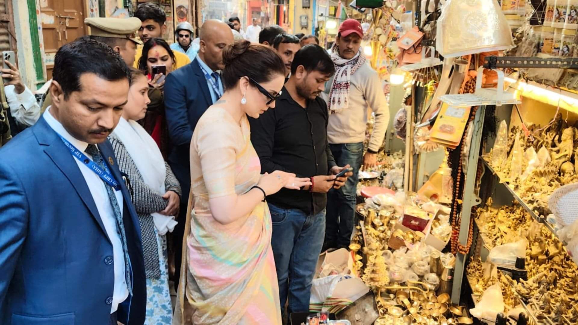 Kangana Ranaut photos in varanasi visit worship vishwanath sat in boat looked at 84 ghats said I see Ramrajya