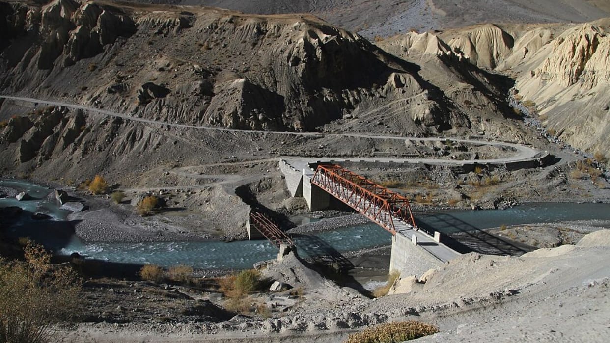 Himachal Gramphoo-Losar NH closed for vehicles travel hazardous due to black ice