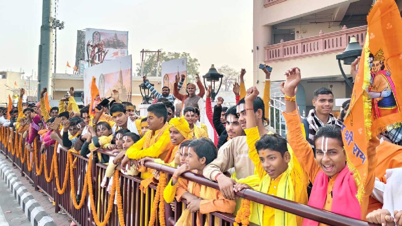 Watch the flag hoisting ceremony in one click: PM Modi arrives with clothes for Ram Lalla, crowds gather; Ayod
