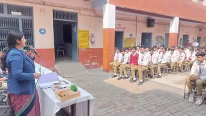 ACP Educates Students on Cyber Safety Laws and Emergency Helplines