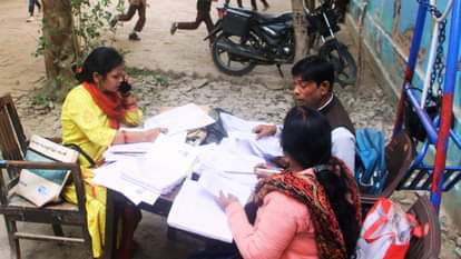 Children searching for teachers and teachers searching for voters monitors taking classes in varanasi