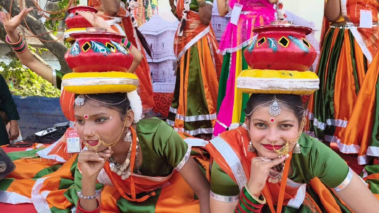 Watch the flag hoisting ceremony in one click: PM Modi arrives with clothes for Ram Lalla, crowds gather; Ayod