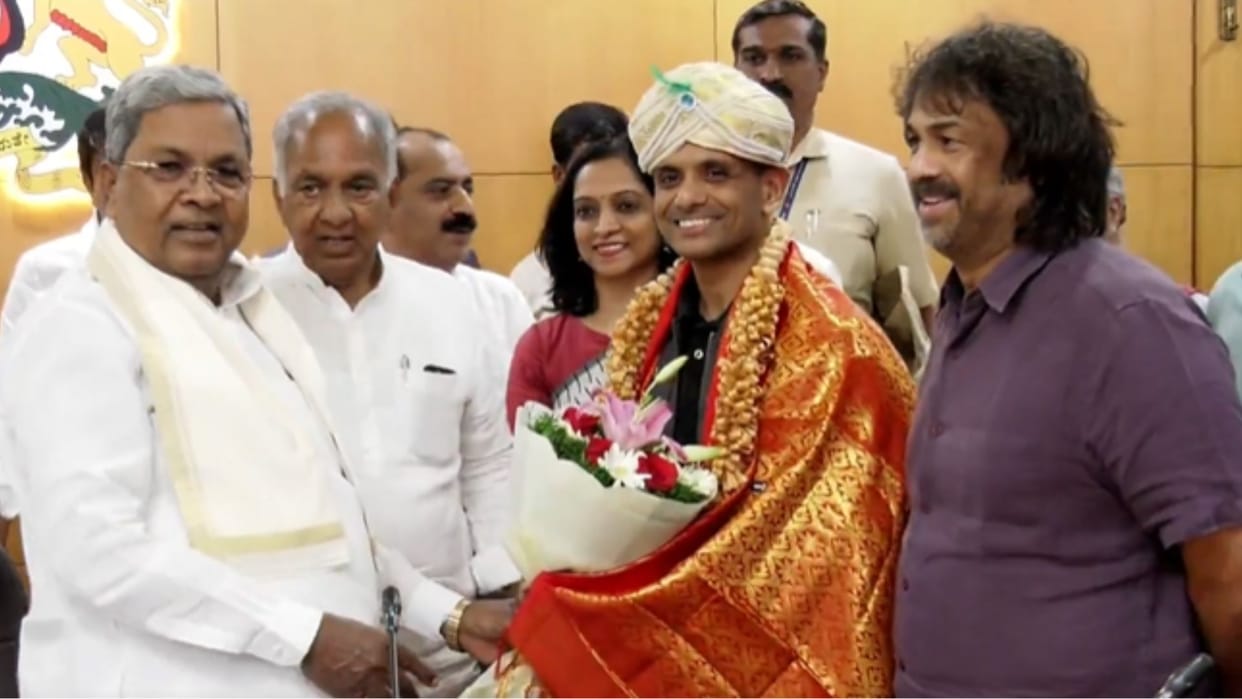Karnataka iaf group Captain Shubhanshu Shukla told student how they reach on moon also met CM Siddaramaiah
