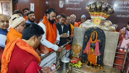 Before taking charge of the Home Ministry, Samrat Chaudhary offered prayers at Hariharnath Temple.
