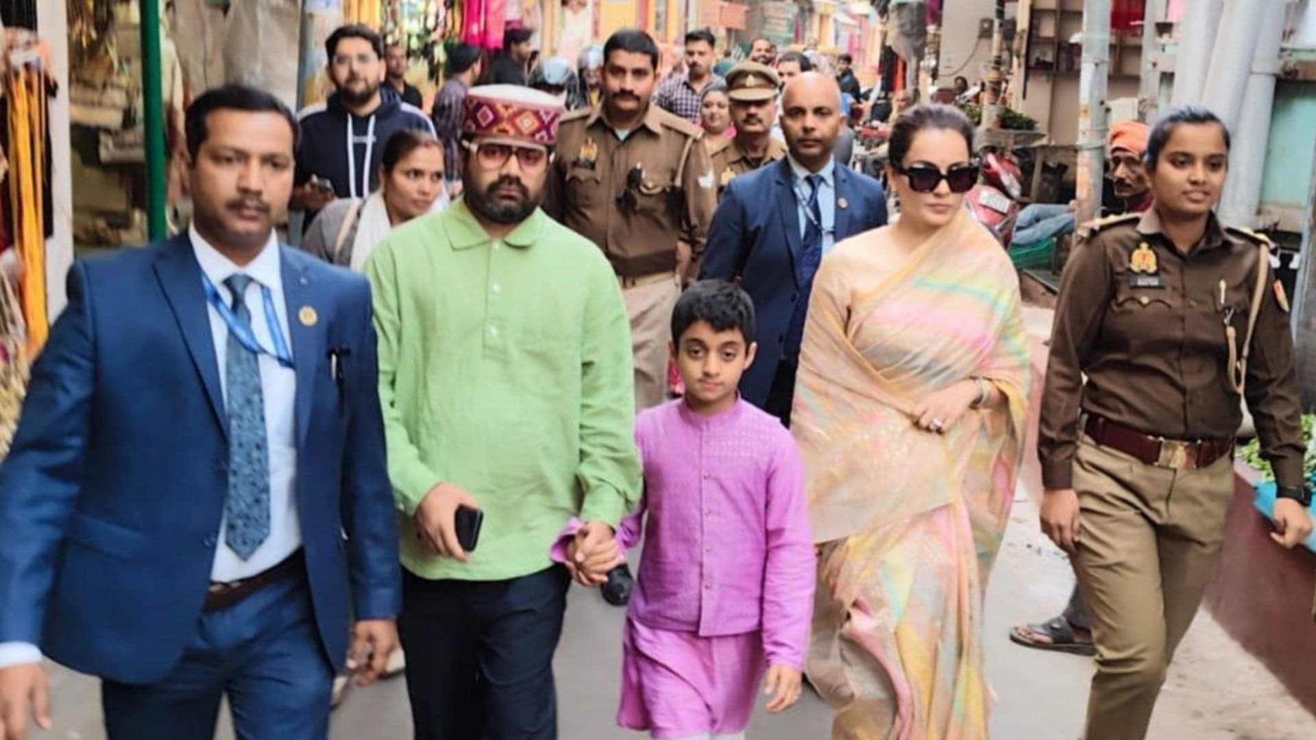 Kangana Ranaut photos in varanasi visit worship vishwanath sat in boat looked at 84 ghats said I see Ramrajya