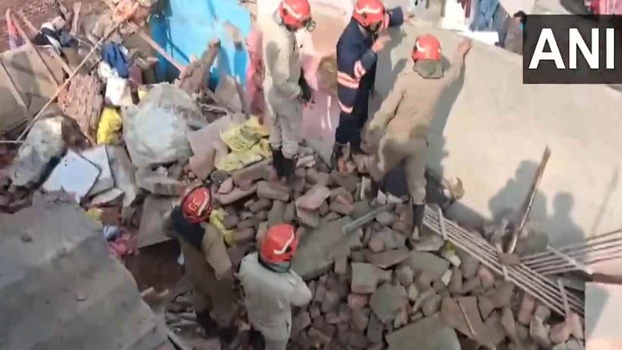house collapsed in Jwala Nagar Vivek Vihar in Shahdara district.