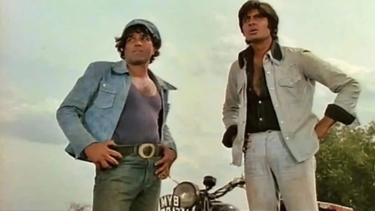 Comedy, action, and emotion... Dharmendra effortlessly portrayed all three roles in one film