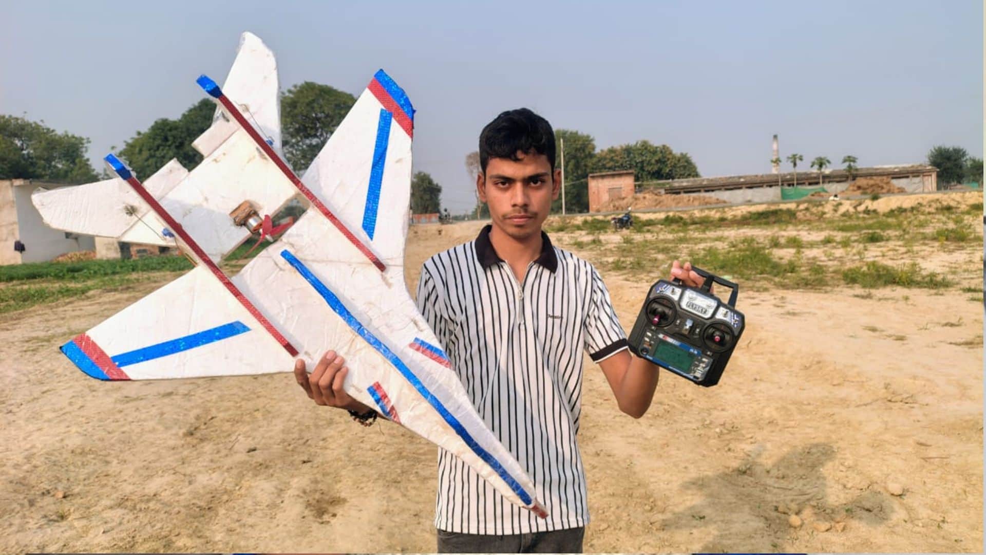Vivek Dubey 12th-grade student made model of flying jet from Varanasi