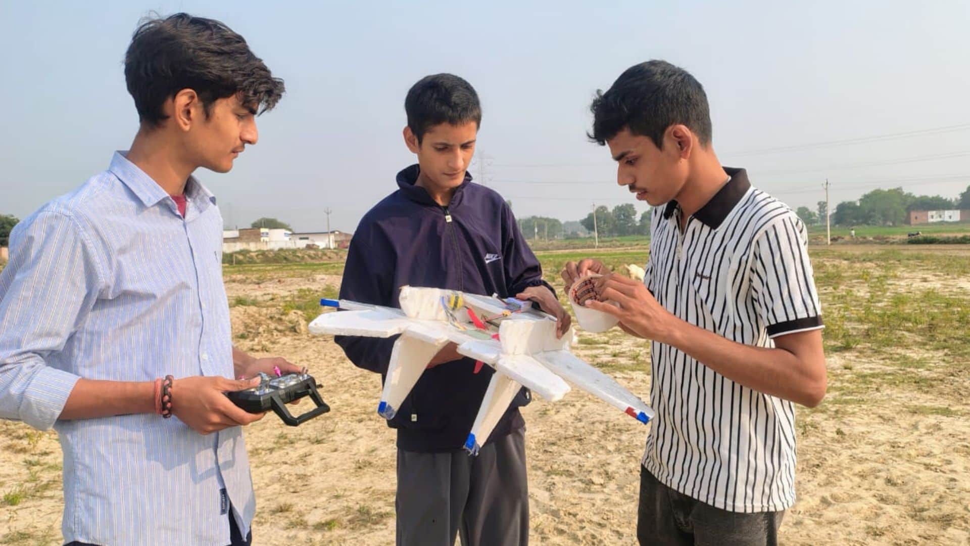 Vivek Dubey 12th-grade student made model of flying jet from Varanasi