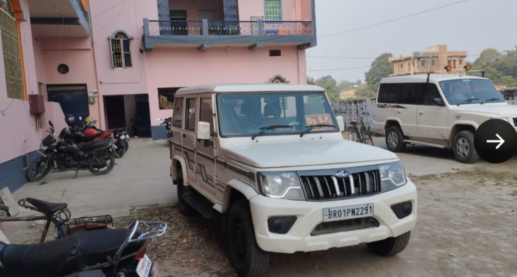 आर्थिक अपराध इकाई ने रोसड़ा ईओ उपेंद्रनाथ वर्मा के होटल आवास पर ताले तोड़कर छापेमारी की।