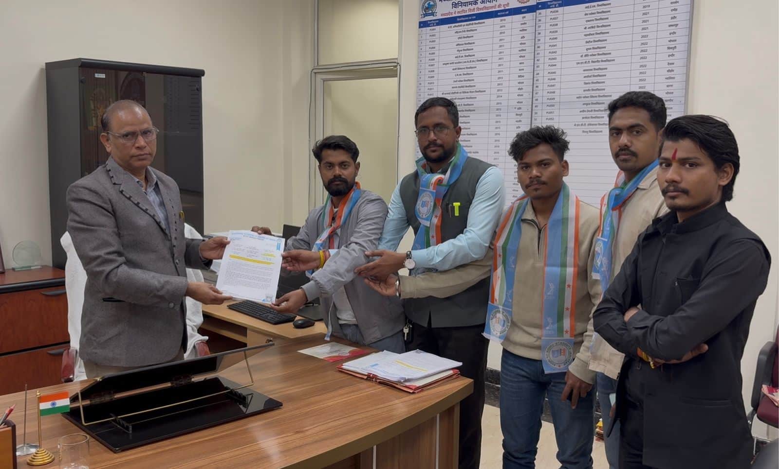 निजी विश्वविद्यालय विनियामक आयोग के चेयरमैन खेमसिंह डेहरिया से शिकायत