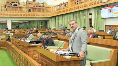 Himachal Assembly Session: Ruling party aggressive in and outside the House on the first day