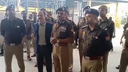 Prayagraj: DIG Railway visited Prayagraj Junction, took stock of the preparations for Magh Mela.