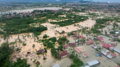Torrential rains wreak havoc in Indonesia Sumatra island 10 killed 6 missing in flash floods and landslides