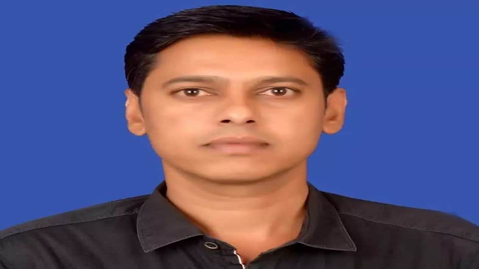 कन्वेयर बेल्ट में फंसने से कर्मचारी की मौत