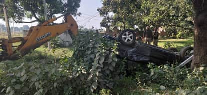 Bijnor: Tragic accident in Kiratpur, Chairman sisters Scorpio went out of control and overturned, two serio
