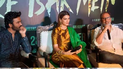 Kriti Sanon and Dhanush visit Varanasi to promote their film of tere ishq me