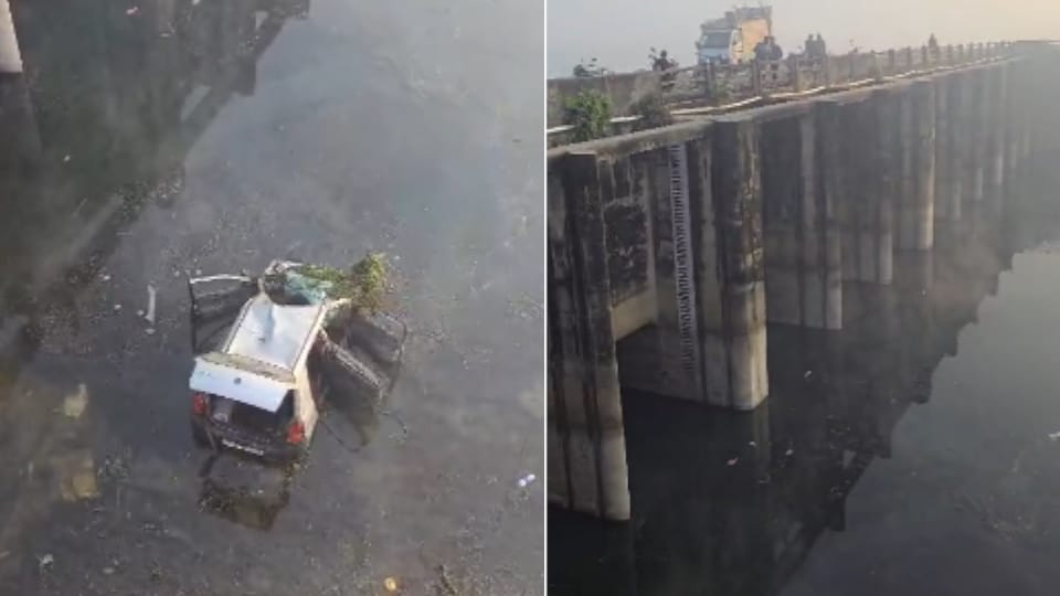 big accident in Lakhimpur Kheri Five people died when their car capsized in a river
