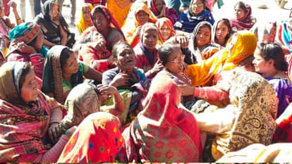 UP car accident: Due to darkness, the car fell into the river, the wife said – what will happen to me, the bod