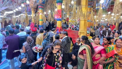 PHOTOS: धान की बालियों से सजा मां अन्नपूर्णा का दरबार, तस्वीरों में देखें- श्रद्धालुओं का उत्साह Mahavrata of 17-day of Maa Annapurna completion in varanasi see latest photos