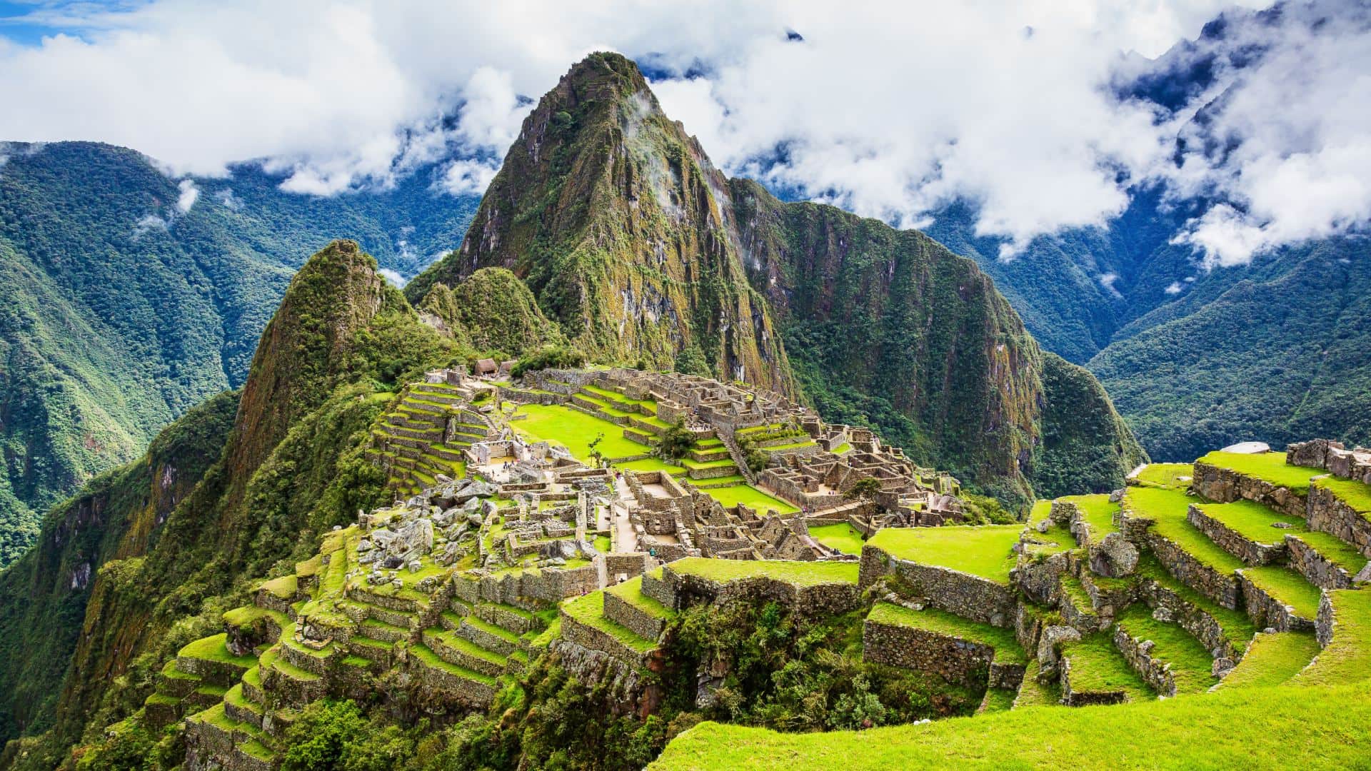 Machu Picchu Abandoned City at 8000 Feet Mysterious Place Hidden for Centuries