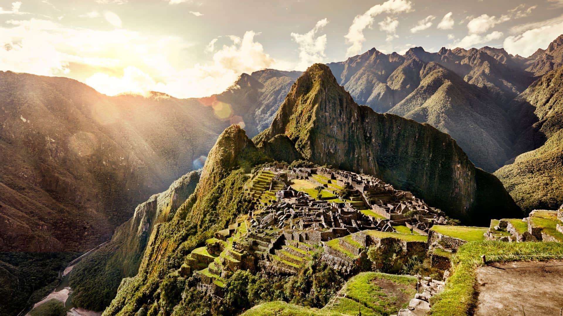 Machu Picchu Abandoned City at 8000 Feet Mysterious Place Hidden for Centuries