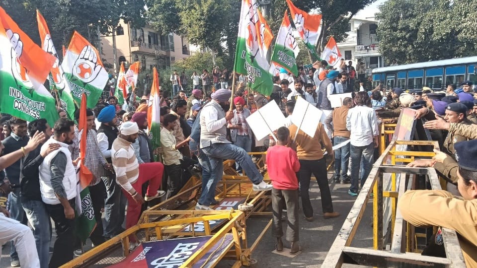 Youth Congress protest in Mohali attempt to enter Chandigarh stopped by police