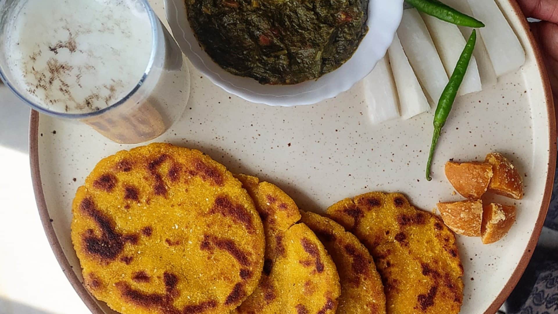 How to make makki ki roti without breaking Check Simple tips and recipe in Hindi Makke ki roti kaise banaein