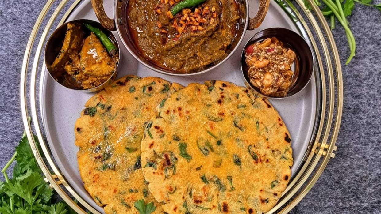 How to make makki ki roti without breaking Check Simple tips and recipe in Hindi Makke ki roti kaise banaein