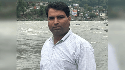 Traffic policeman dies after being hit by a canter near Sarhol toll