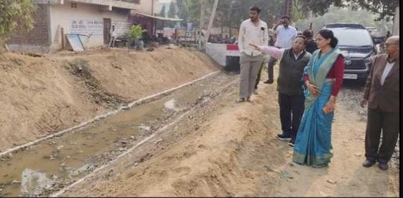 Corruption in Canal Cleaning Exposed Again District Panchayat Chief Orders AE to Rectify Within 7 Days